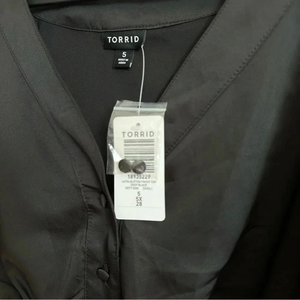 🌴Torrid NWT Satin Button Front Top 5X/28 in Deep Black - Picture 5 of 6